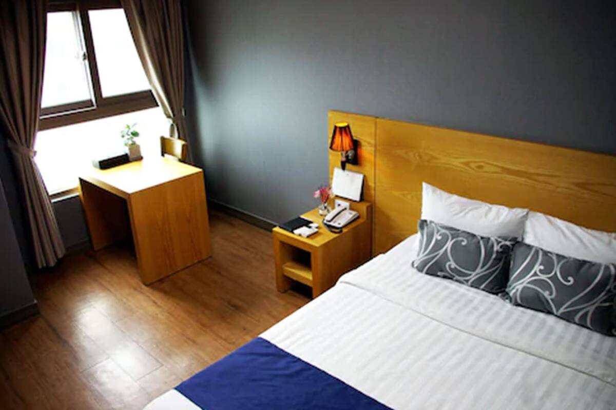 Standard Double Room | Desk, laptop workspace, iron/ironing board (on request), WiFi (free)