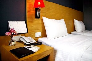 Standard Twin Room | Desk, laptop workspace, iron/ironing board, free WiFi