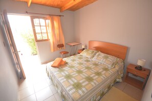 Habitación doble, baño privado | Escritorio y wifi gratis