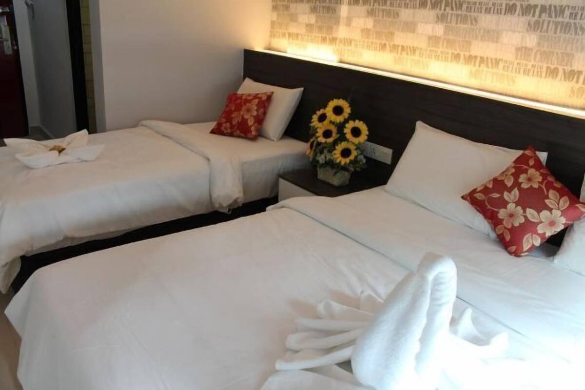 Minibar, in-room safe, desk, iron/ironing board