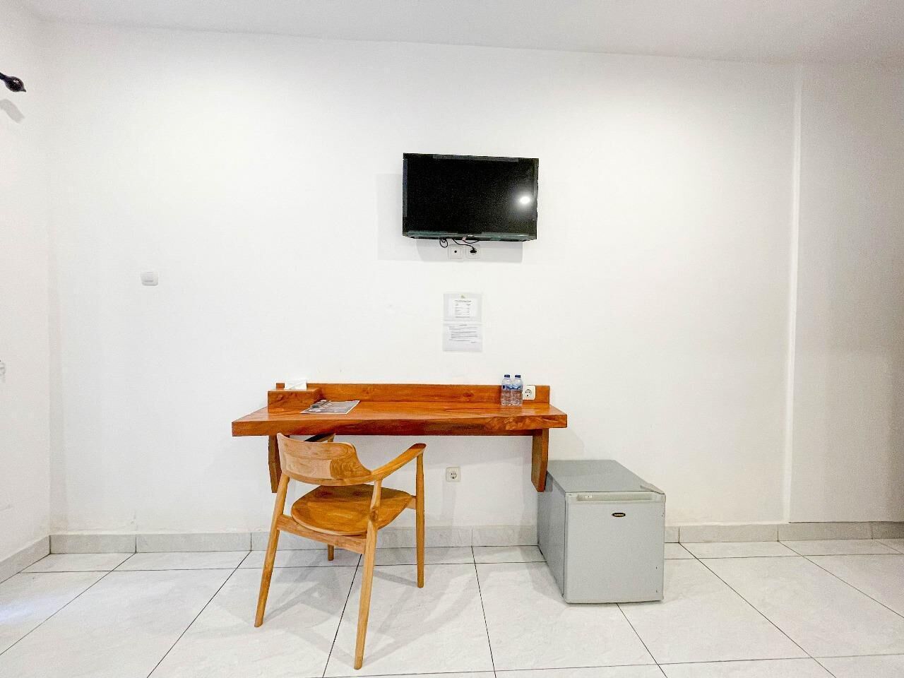 Minibar, desk, laptop workspace, rollaway beds