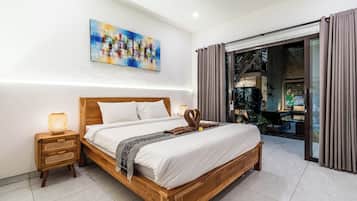 Deluxe-dobbeltværelse - udsigt til pool | Individuel indretning, skrivebord, mørklægningsgardiner, lydisolering