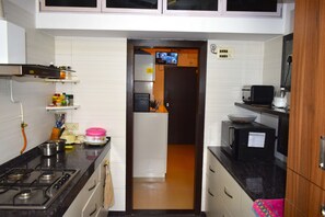 Full-size fridge, microwave, coffee/tea maker, electric kettle