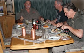 Dining - Tshimologo Farm Guest House (Francistown)