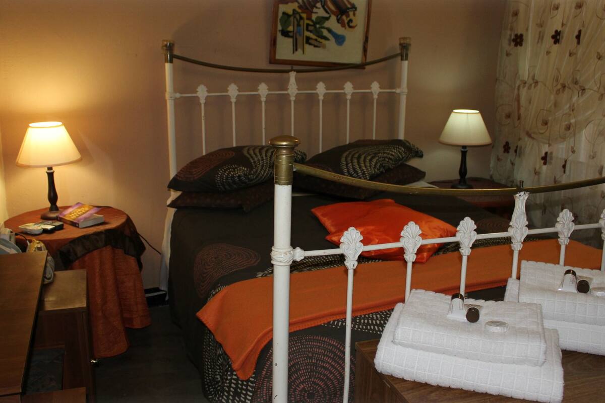 Chalet Bisnis, 2 kamar tidur, Bebas Asap Rokok | 1 kamar tidur, seprai premium, dan tempat tidur bayi gratis