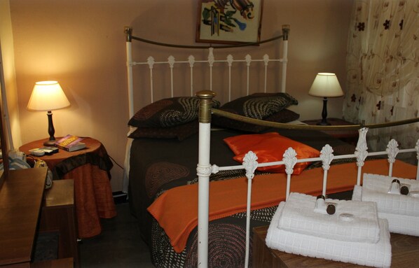 Chalé empresarial, 2 quartos, para não fumantes | 1 quarto, roupas de cama premium, berços grátis, Wi-Fi de cortesia