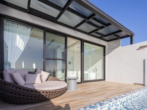 Grand dubbelrum - 1 queensize-säng - privat pool - havsutsikt | Balkong