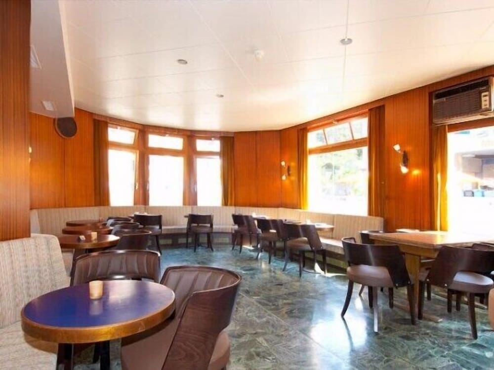 La Suite – Hôtel Café & Restaurant by null