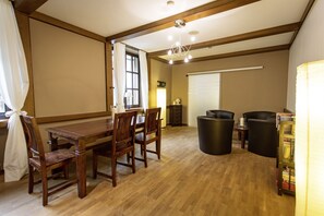 Päivittäinen buffetaamiainen (15.9 EUR per henkilö)