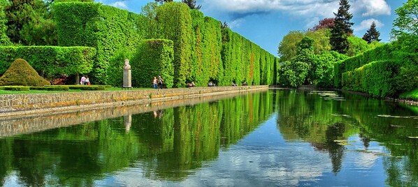 Children’s play area – outdoor