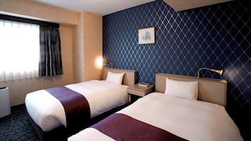 Junior Suite, Non Smoking | Iron/ironing board, free WiFi, bed sheets