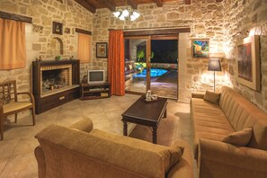 Deluxe Villa, 3 Bedrooms, Private Pool, Sea View | Living area - Stavromenos Villas (Rethymno)