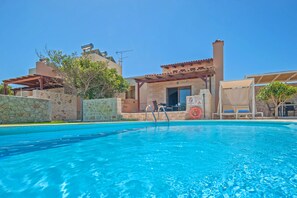 Kolam renang outdoor musiman