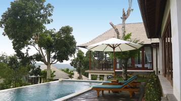 Luxe villa | Uitzicht vanuit de kamer