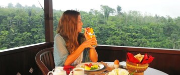 Desayuno completo todos los días (con cargo)