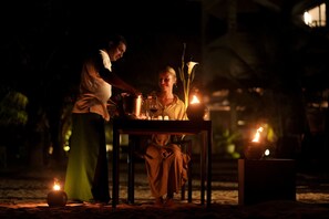 Breakfast, lunch, dinner served; seafood, beach views  - Aavya Cove Villas By Aahaasa (Balapitiya)