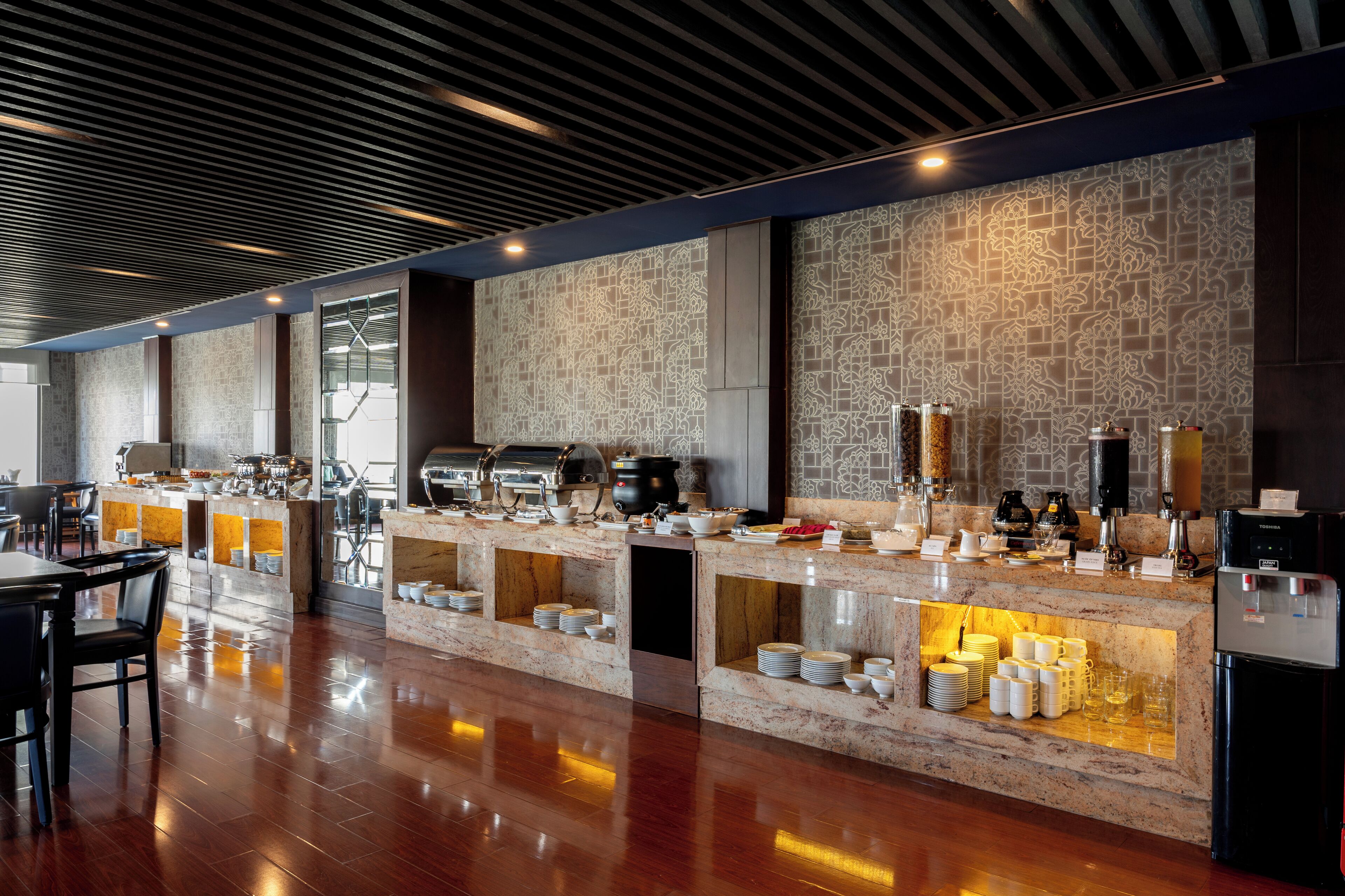 Breakfast, lunch, dinner served; international cuisine 