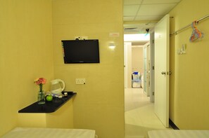 Työpöytä, silitysrauta/-lauta, ilmainen Wi-Fi