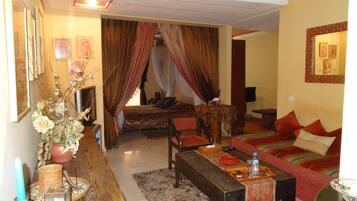 Deluxe Apartment | Premium bedding, bed sheets, wheelchair access