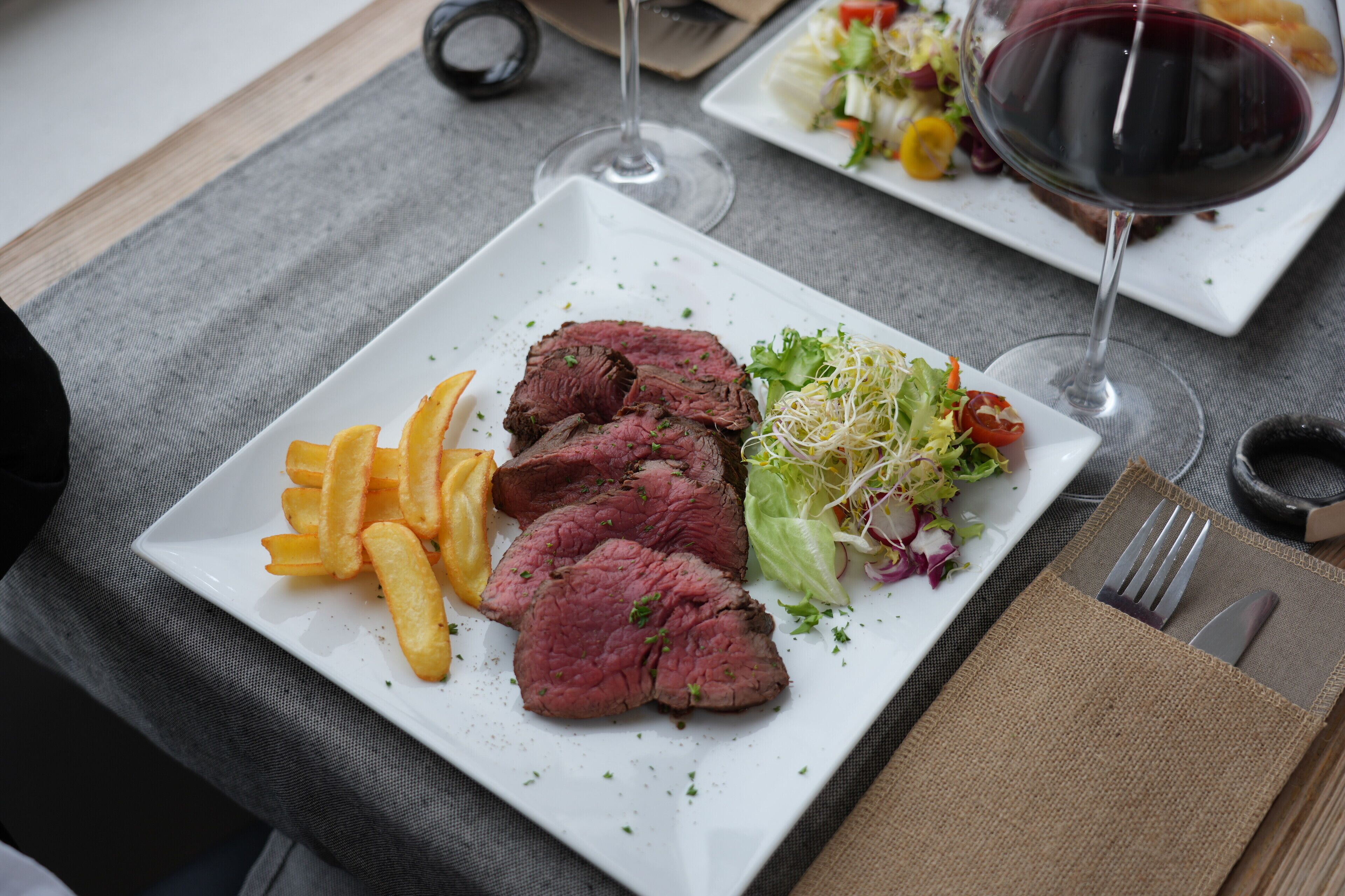 breakfast, dinner, brunch served; belgian cuisine, sea views