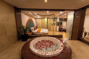 Royal-Zimmer | Badezimmer | Duschwanne, Hydromassagedusche, kostenlose Toilettenartikel