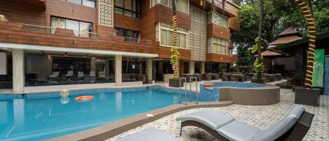 2 outdoor pools, open 8:00 AM to 7:00 PM, sun loungers