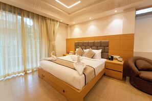 Luxury-Zimmer | Hochwertige Bettwaren, Minibar, Zimmersafe, Schreibtisch