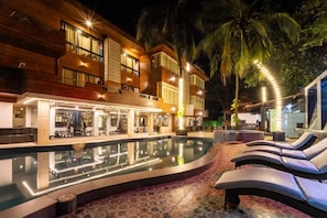 2 outdoor pools, open 8:00 AM to 7:00 PM, pool loungers - Grandeur De Sanchi (Calangute)