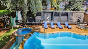 Outdoor pool, pool loungers