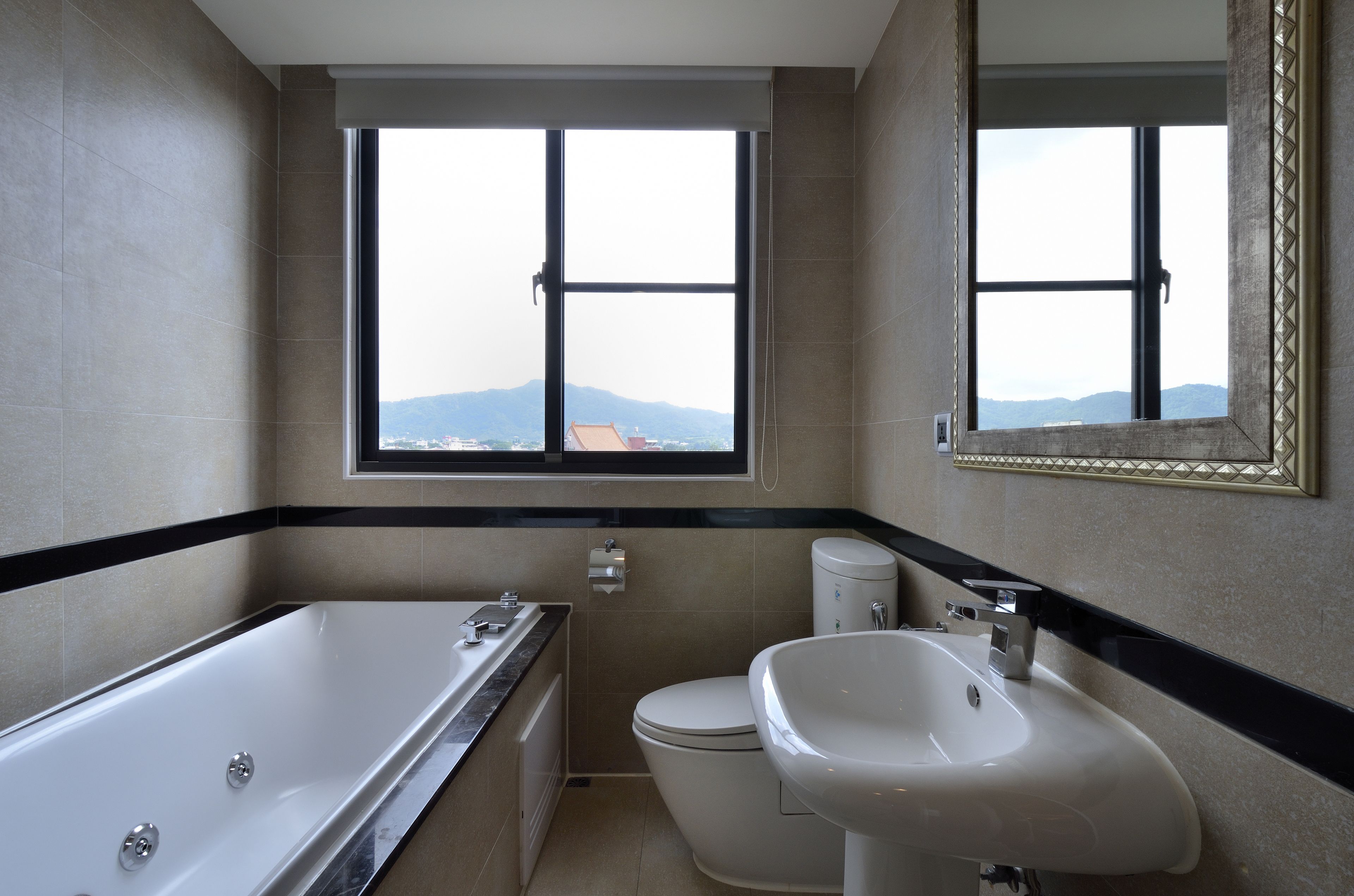 deluxe double room | bathroom | free toiletries, hair dryer, slippers, towels