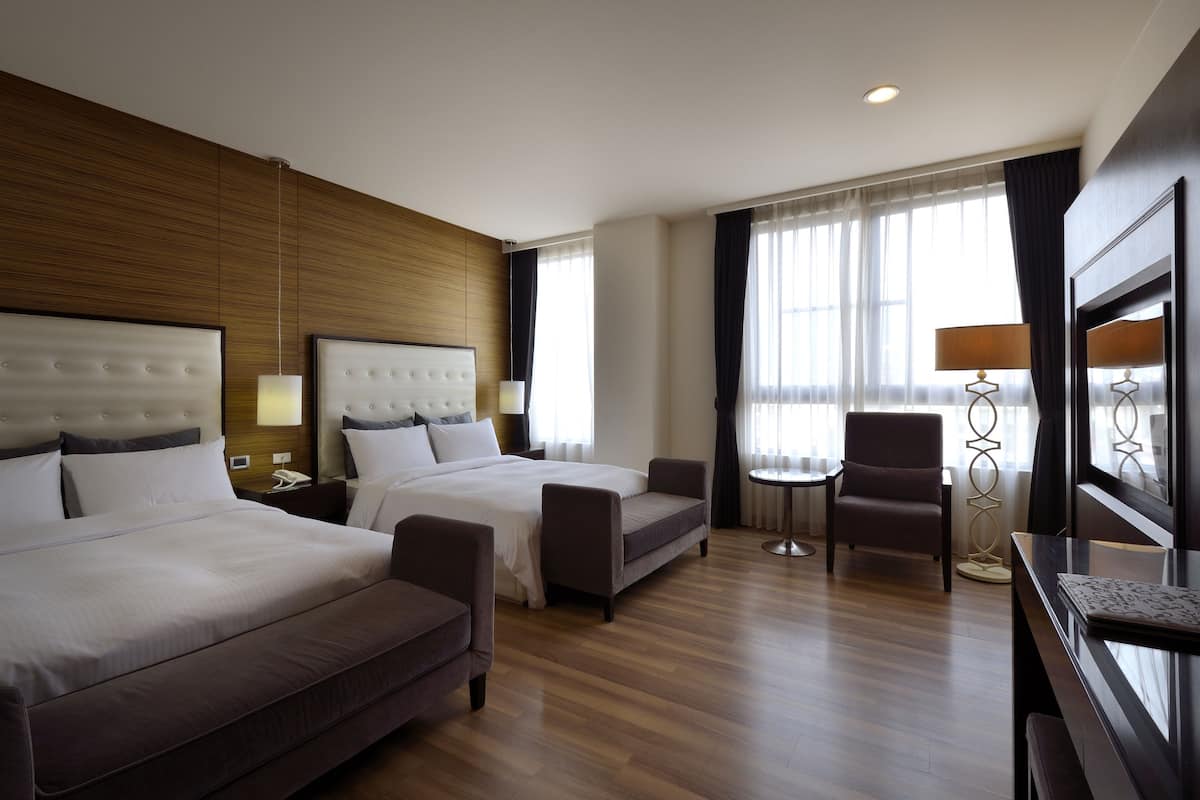 Premium bedding, in-room safe, desk, soundproofing