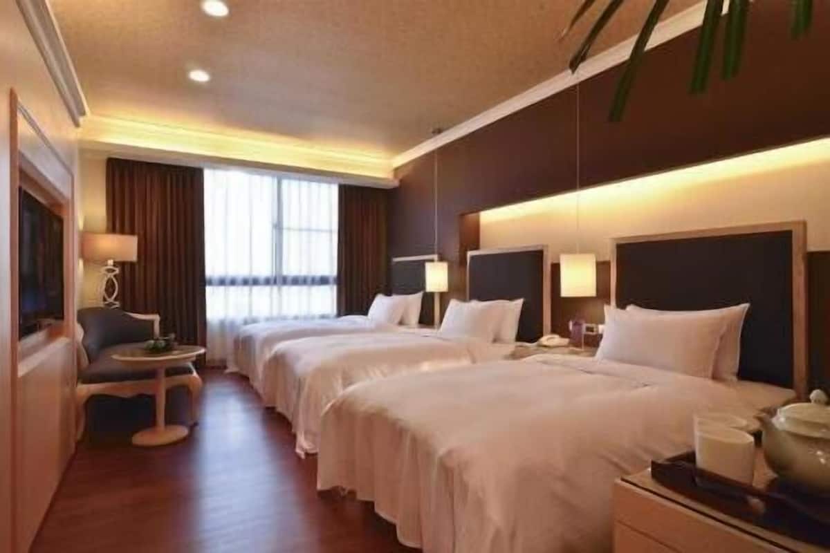 Premium bedding, in-room safe, desk, soundproofing