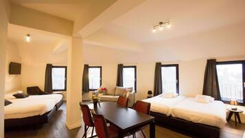 Executive Room | Desk, soundproofing, iron/ironing board, cots/infant beds
