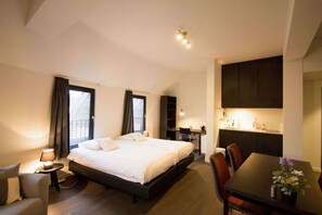Executive Room | Desk, soundproofing, iron/ironing board, cribs/infant beds - Getaway Leuven (Leuven)