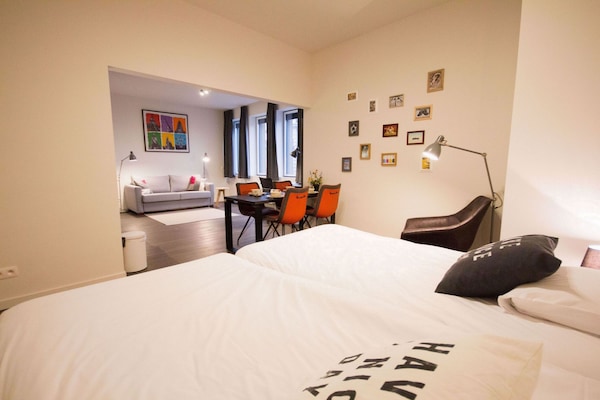 Superior Studio | Desk, soundproofing, iron/ironing board, cribs/infant beds
