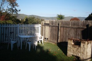 Kahden hengen huone (Bachelor) | Kylpyhuoneen mukavuudet | Suihku, ilmaiset hygieniatuotteet, hiustenkuivaaja