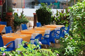 Lunch and dinner served, local cuisine