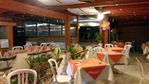 Lunch and dinner served - Villaggio Camping Torre Salinas (Muravera)