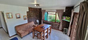 Cottage (2) | Living area | TV - Salt River Lodge (Knysna)