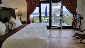 客房, 湖景 (Self-catering) | 房內夾萬、免費 Wi-Fi、床單