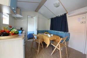 Full-sized fridge, microwave, stovetop, espresso maker - Butterfly Camping Village (Peschiera del Garda)