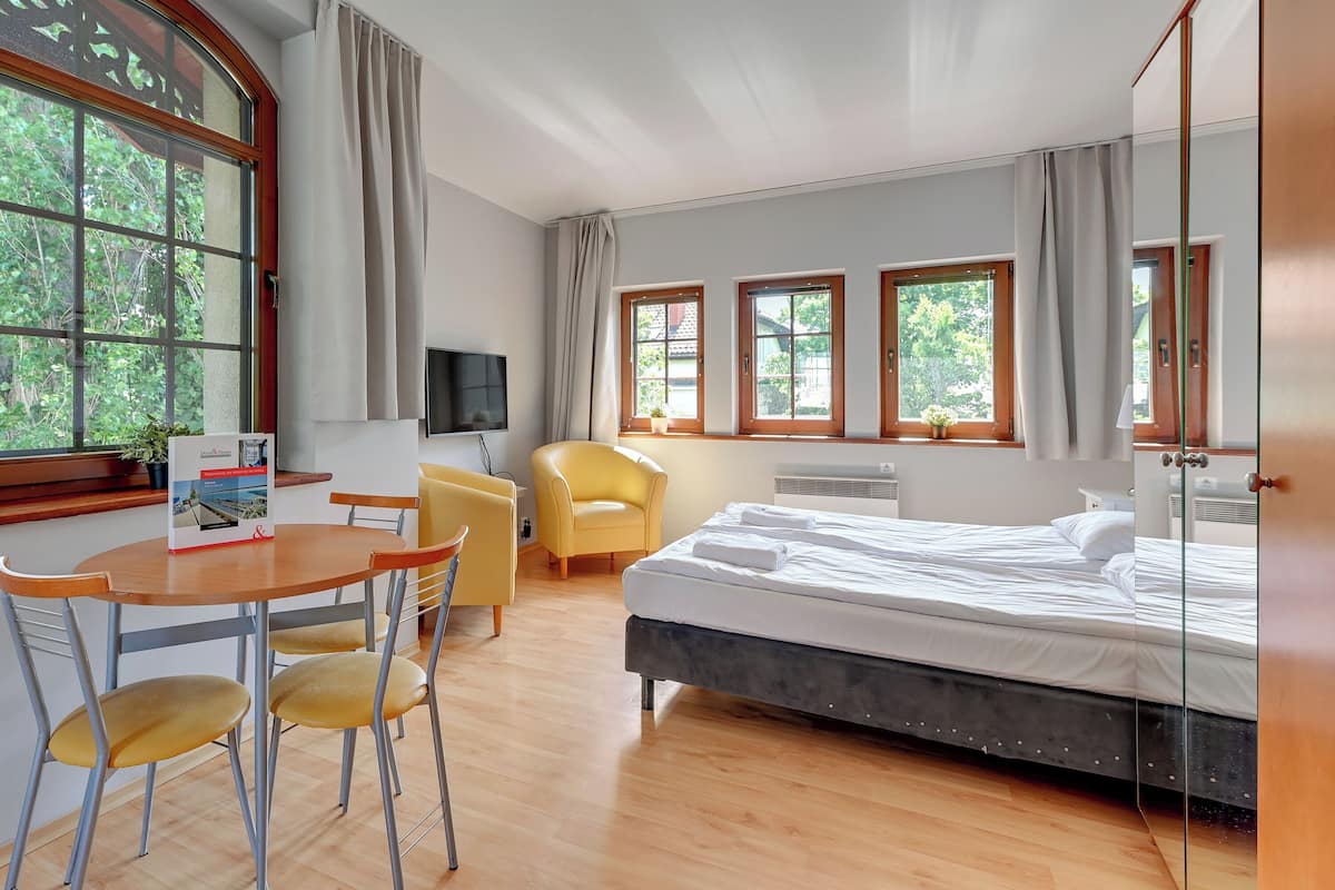 Apartamento, 1 cama de casal, ao lado da praia (for 2 people) | Ferros/tábuas de passar roupa, berços (sobretaxa), Wi-Fi de cortesia