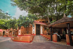 Mökki | 1 makuuhuone, ylelliset vuodevaatteet, minibaari, tallelokero huoneessa