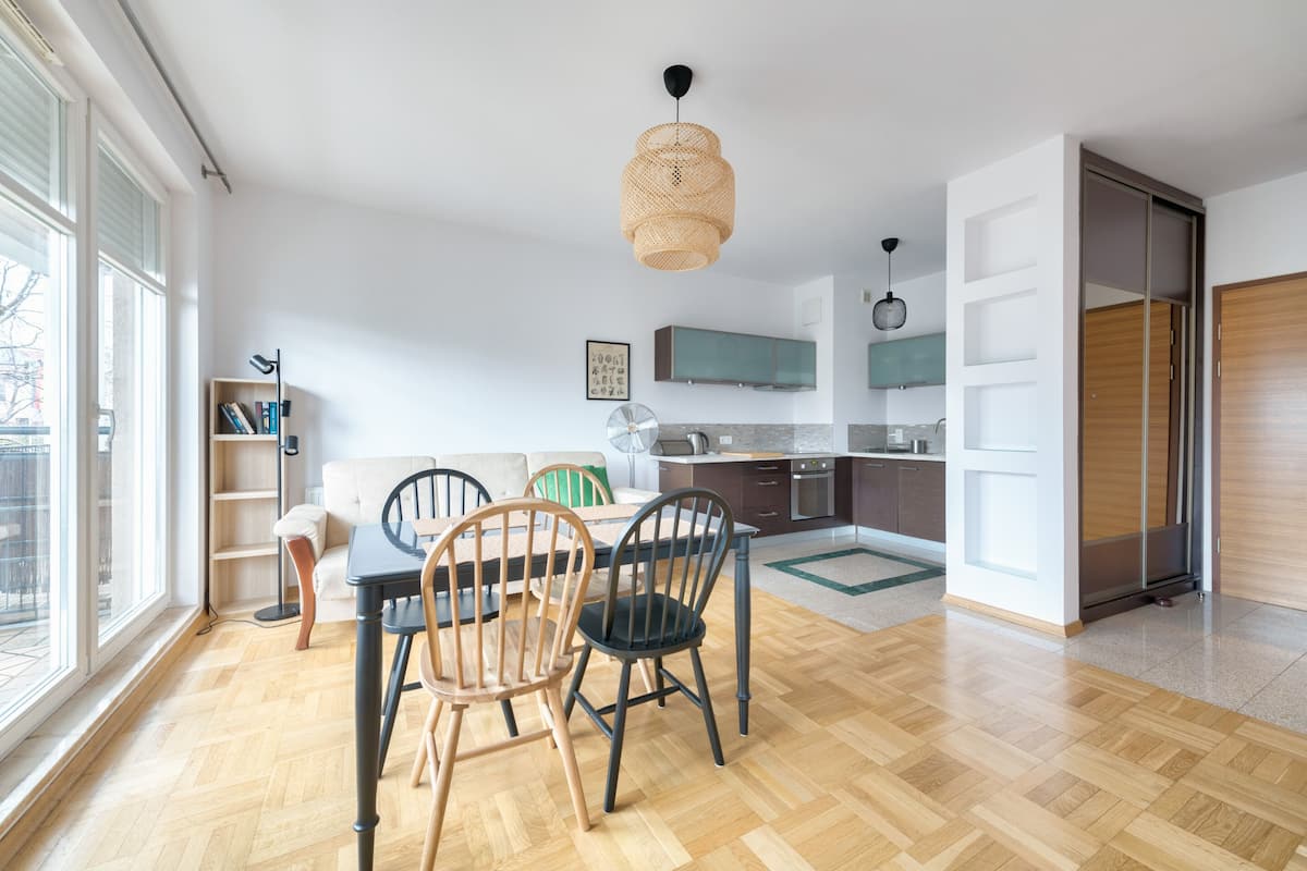 Classic-Studiosuite, Balkon (4 adults) | Laptopgeeigneter Arbeitsplatz, Bügeleisen/Bügelbrett, Babybetten
