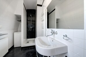 Grand Apartment, 1 Bedroom, Balcony, Courtyard View | Bathroom - Dom & House - Apartments Parkur (Sopot)