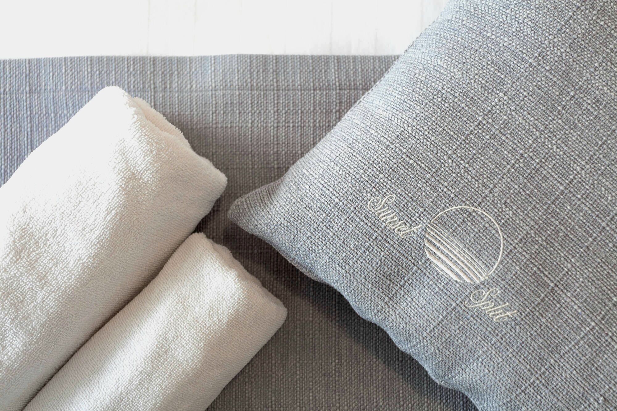 A grey textured fabric with a heart-shaped logo and the word "split" on it.