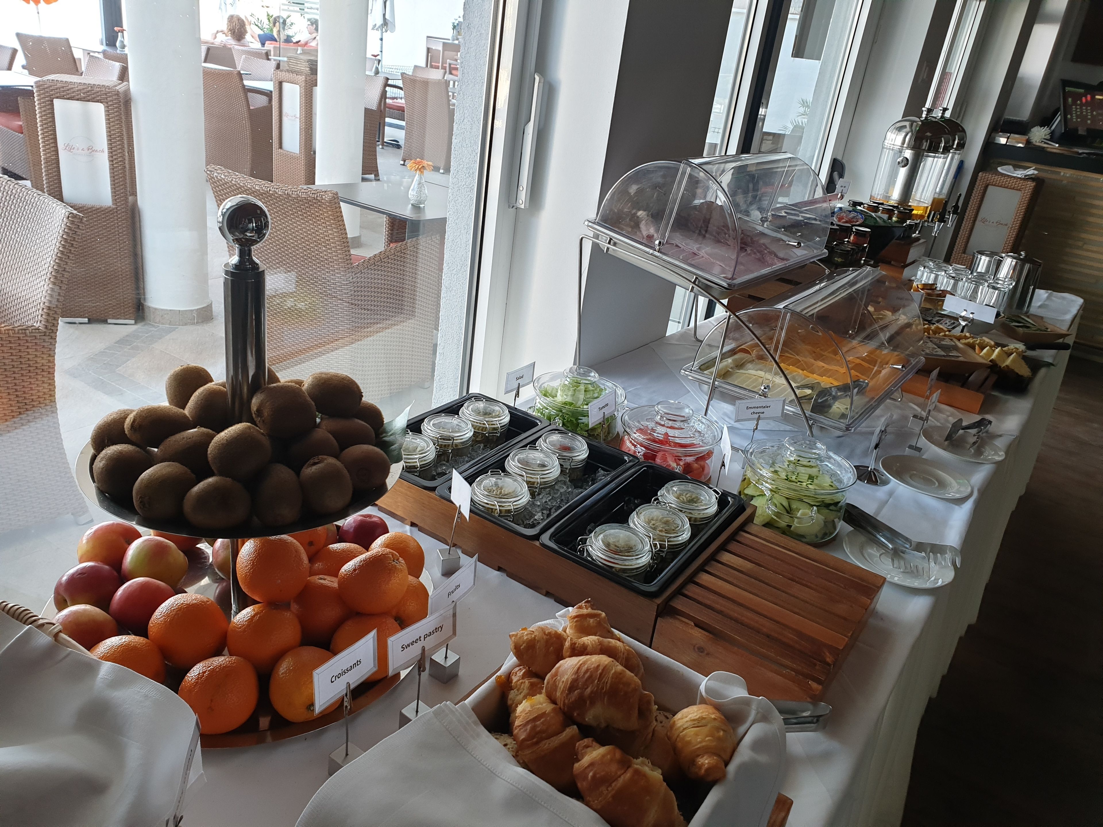 Desayuno a la carta todos los días (con cargo)