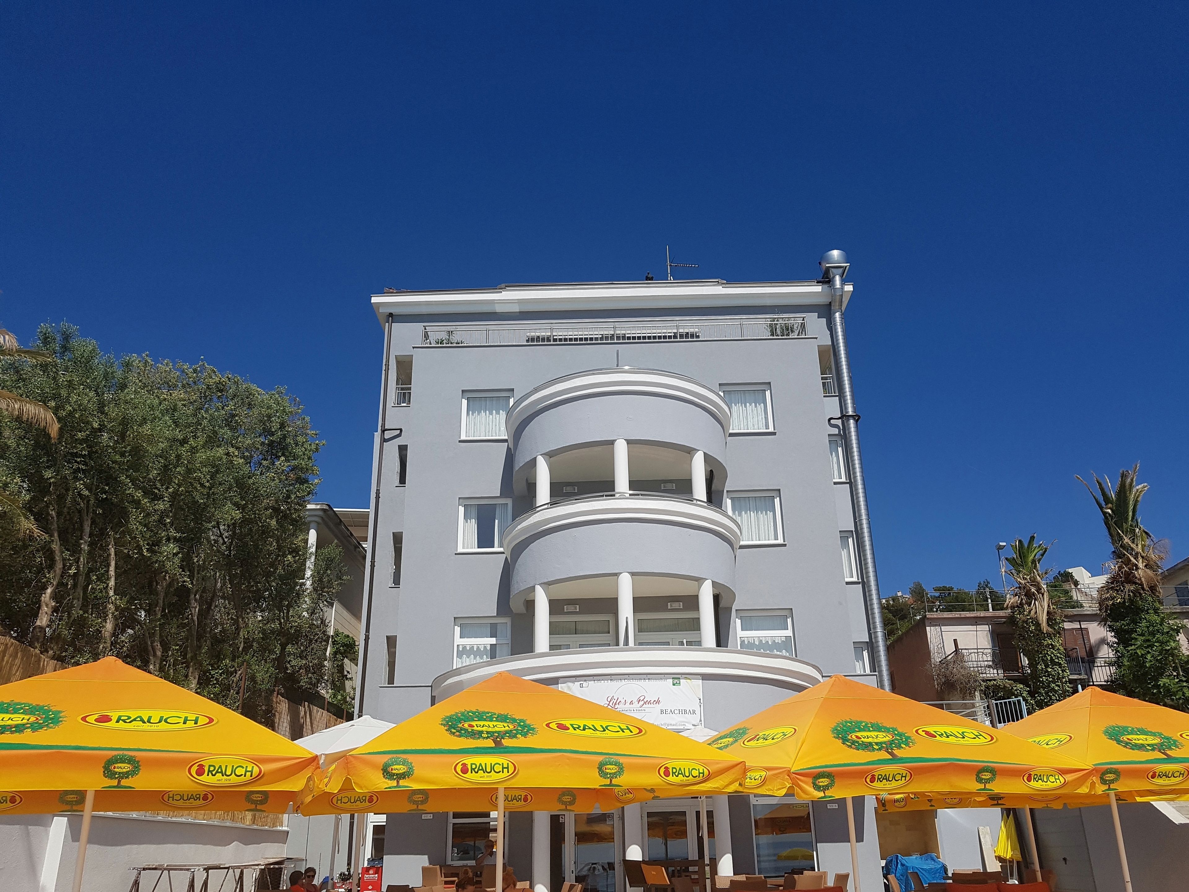 숙박 시설 정면