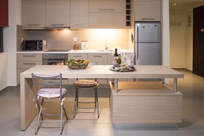 Departamento, 1 habitación (Bellarea Bella Vista) | Cocina privada | Refrigerador, microondas, parrilla de estufa y lavavajillas 