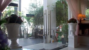 Interior entrance - Bizu Hotel II (Ho Chi Minh City)